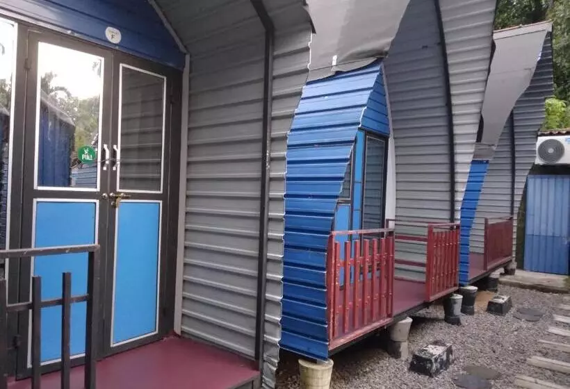 ホテル Airport A4 Transit Hub   Eco Chalets