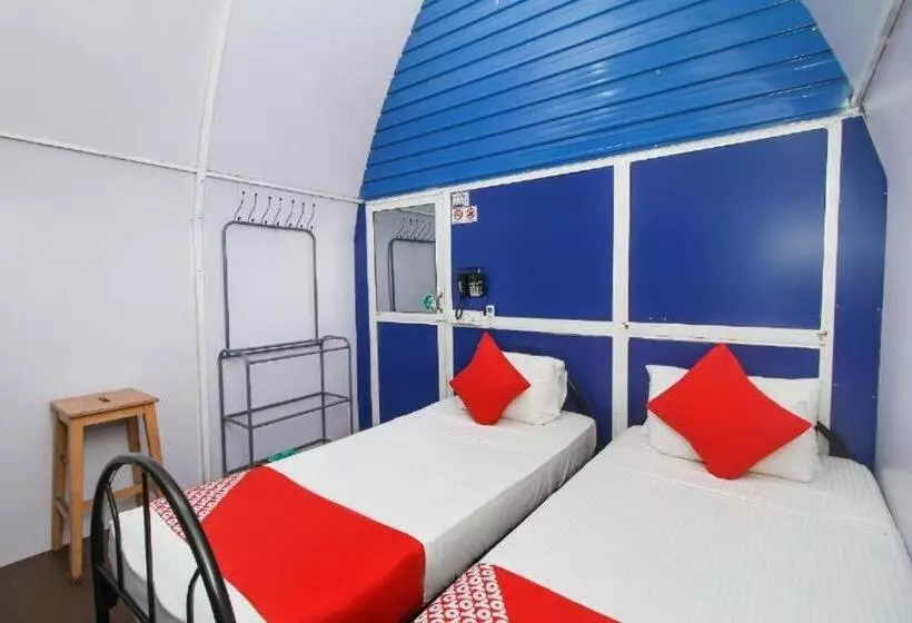 ホテル Airport A4 Transit Hub   Eco Chalets
