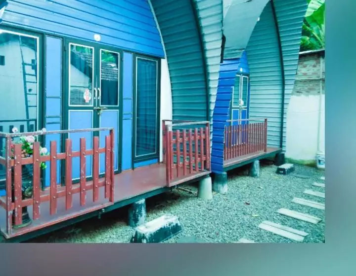 ホテル Airport A4 Transit Hub   Eco Chalets