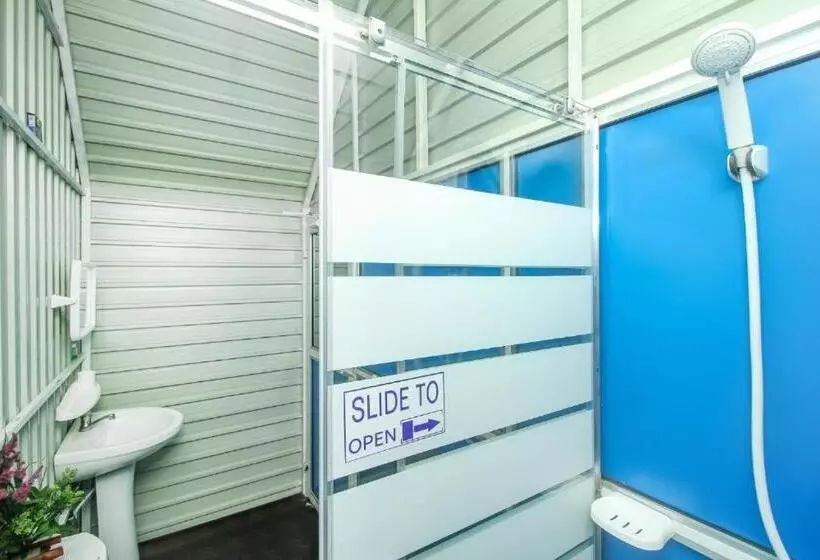 ホテル Airport A4 Transit Hub   Eco Chalets