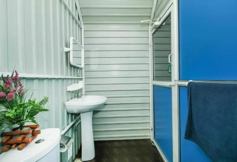 ホテル Airport A4 Transit Hub   Eco Chalets