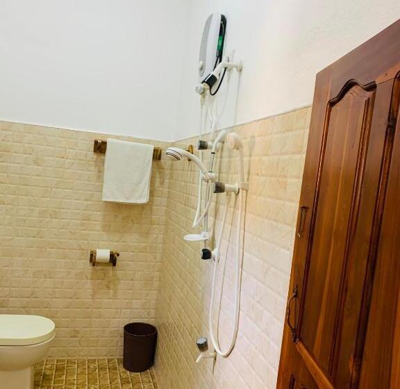 בית מלון כפרי Chithru Bay Rooms & Hostel