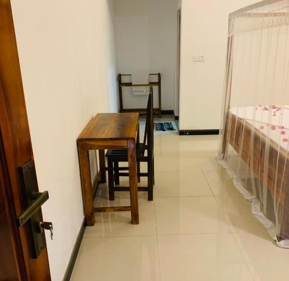 בית מלון כפרי Chithru Bay Rooms & Hostel