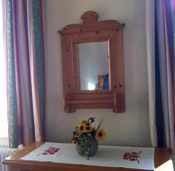 Hotelli Gasthof Zum Niederhaus   Familie Perthold