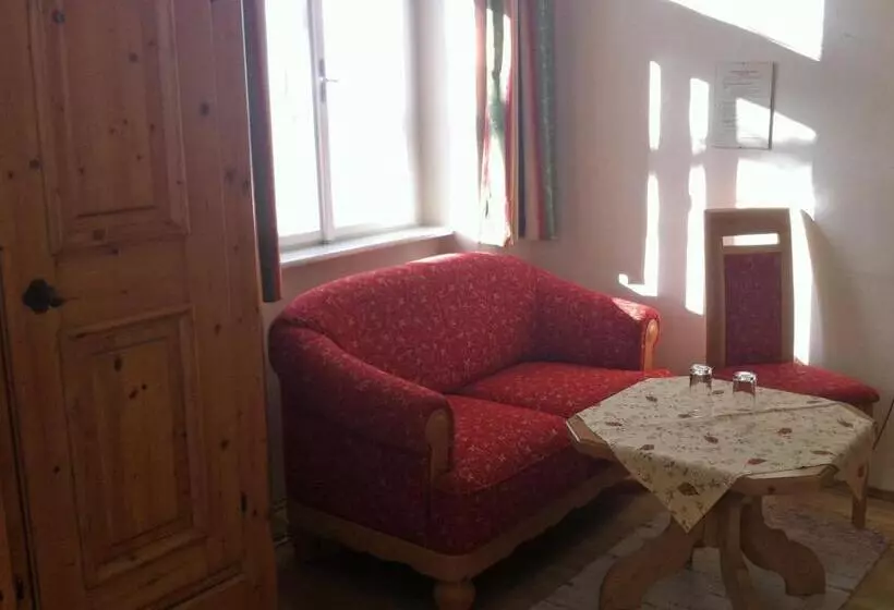 Hotelli Gasthof Zum Niederhaus   Familie Perthold