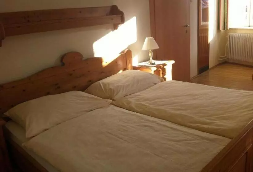 Hotelli Gasthof Zum Niederhaus   Familie Perthold