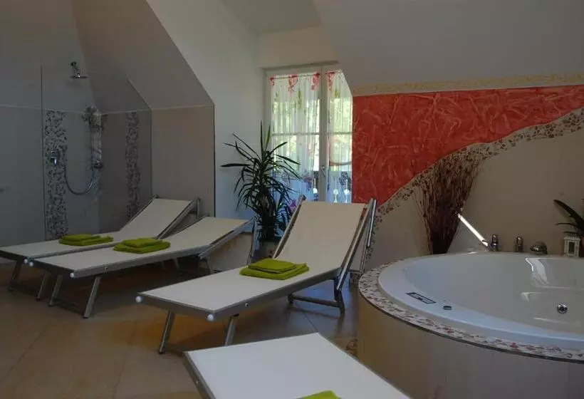 Hotelli Gasthof Zum Niederhaus   Familie Perthold