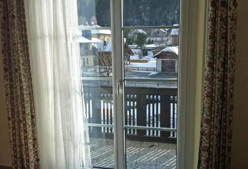 Hotelli Gasthof Zum Niederhaus   Familie Perthold