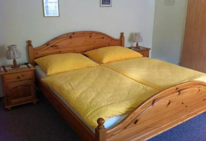 Hotelli Gasthof Zum Niederhaus   Familie Perthold