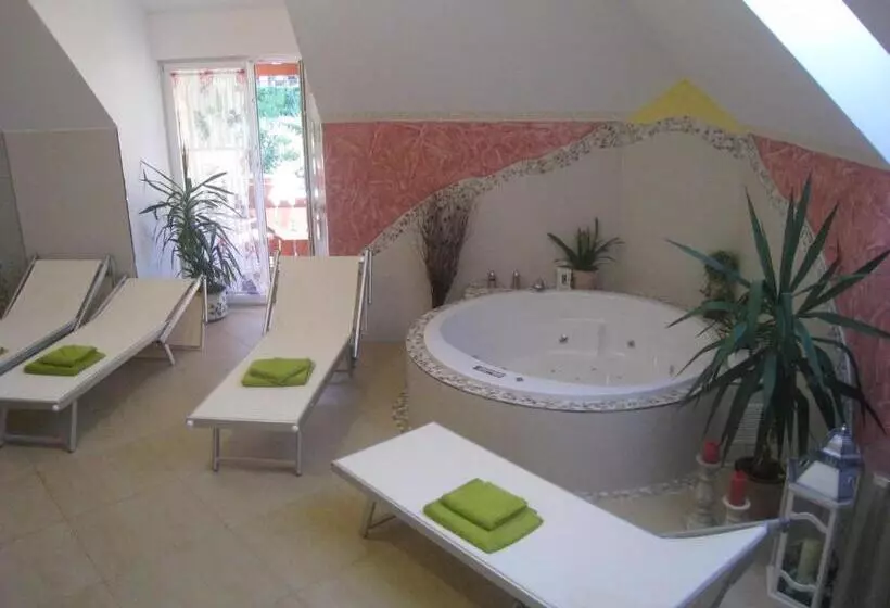 Hotelli Gasthof Zum Niederhaus   Familie Perthold