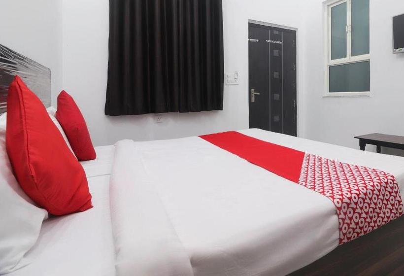 酒店 Oyo 67215 Shri Hit Radha Bhawan