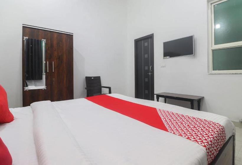 酒店 Oyo 67215 Shri Hit Radha Bhawan