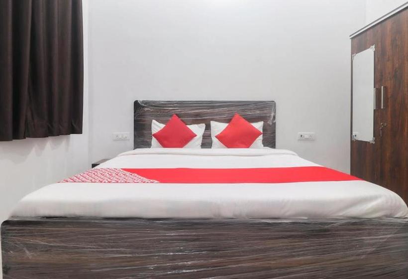 酒店 Oyo 67215 Shri Hit Radha Bhawan