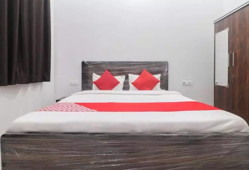 Hotelli Oyo 67215 Shri Hit Radha Bhawan