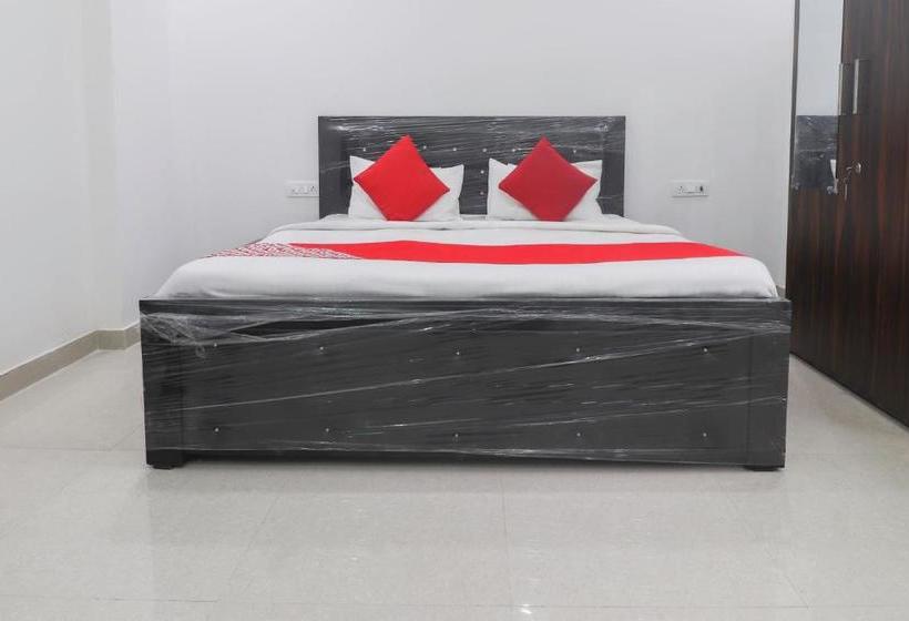 Отель Oyo 67215 Shri Hit Radha Bhawan