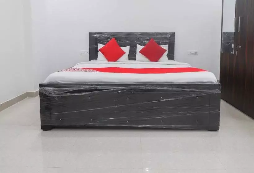 Hotelli Oyo 67215 Shri Hit Radha Bhawan
