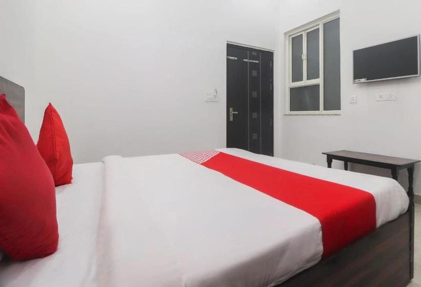 酒店 Oyo 67215 Shri Hit Radha Bhawan