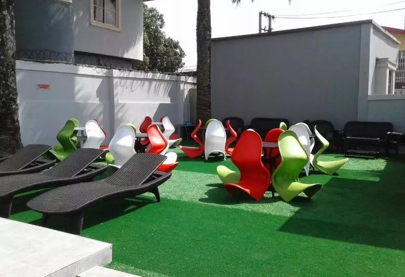 هتل Prenox  And Suites