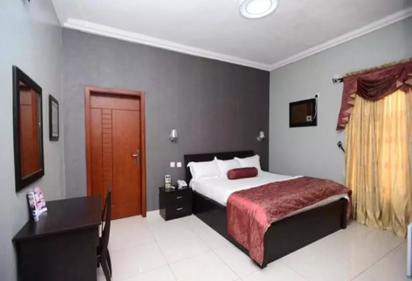 هتل Prenox  And Suites