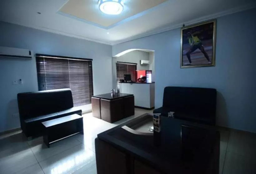 هتل Prenox  And Suites