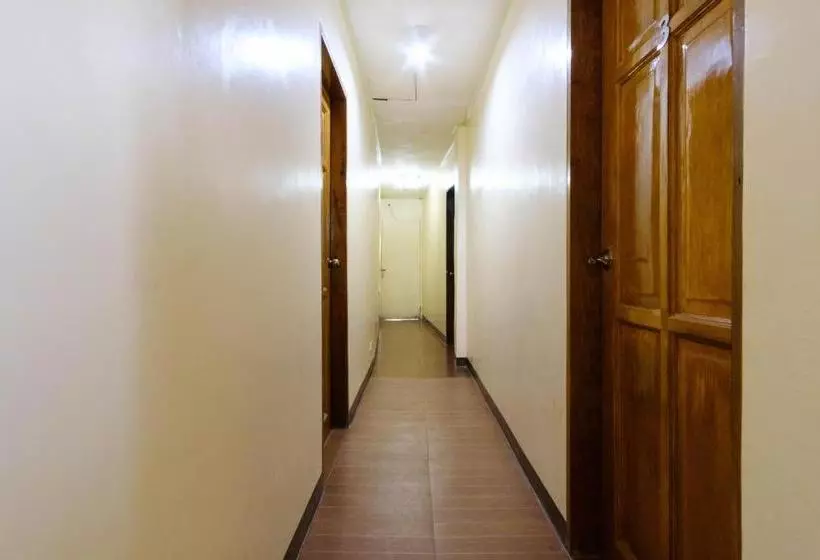 هتل Reddoorz @ Poblacion 6 Coron