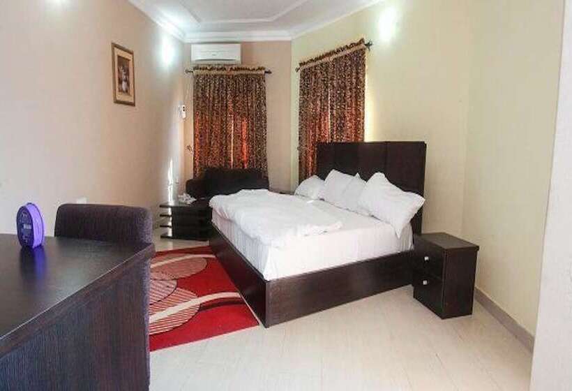 Carleton Hotel & Suites