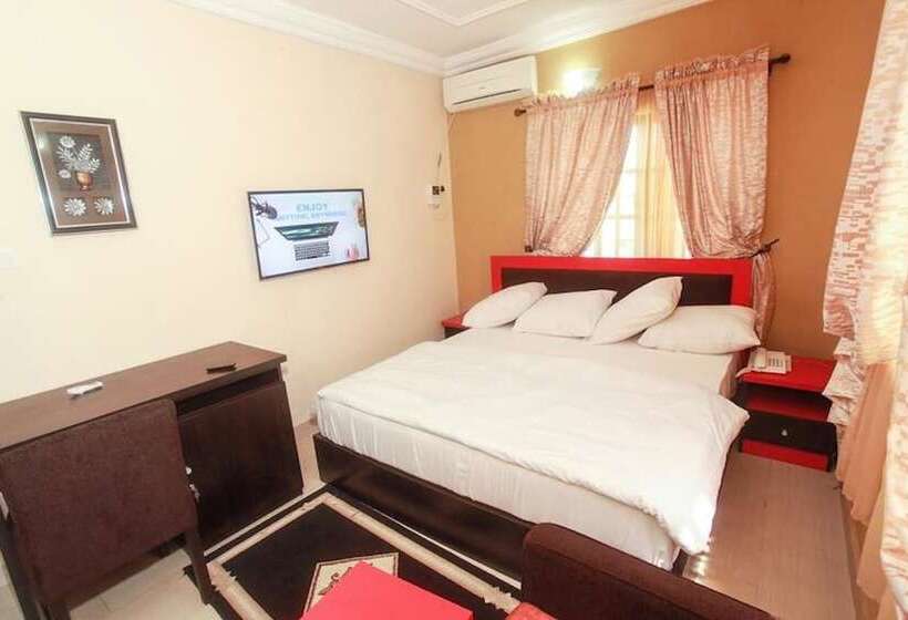 Carleton Hotel & Suites