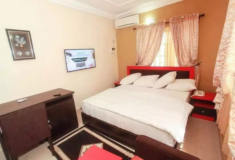 Carleton Hotel & Suites