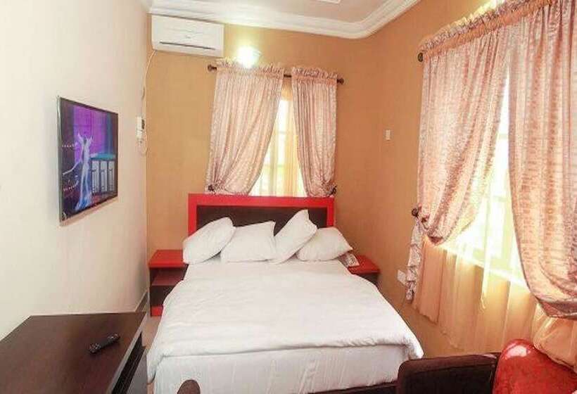 Carleton Hotel & Suites