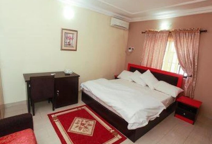 Carleton Hotel & Suites