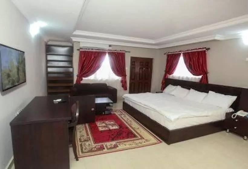 Carleton Hotel & Suites