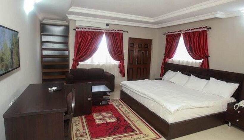 Carleton Hotel & Suites