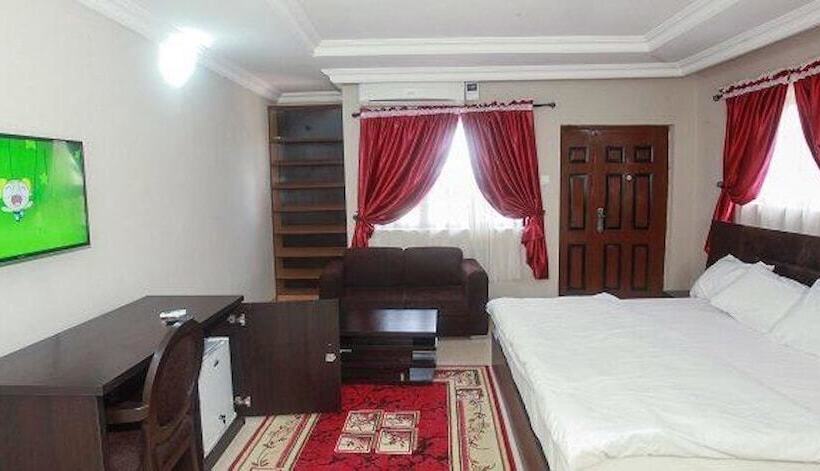 Carleton Hotel & Suites