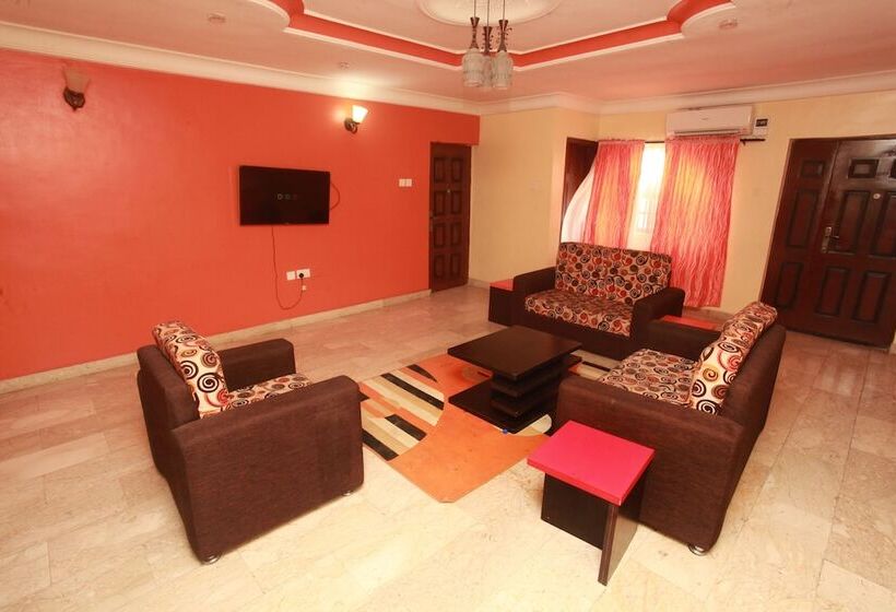 Carleton Hotel & Suites