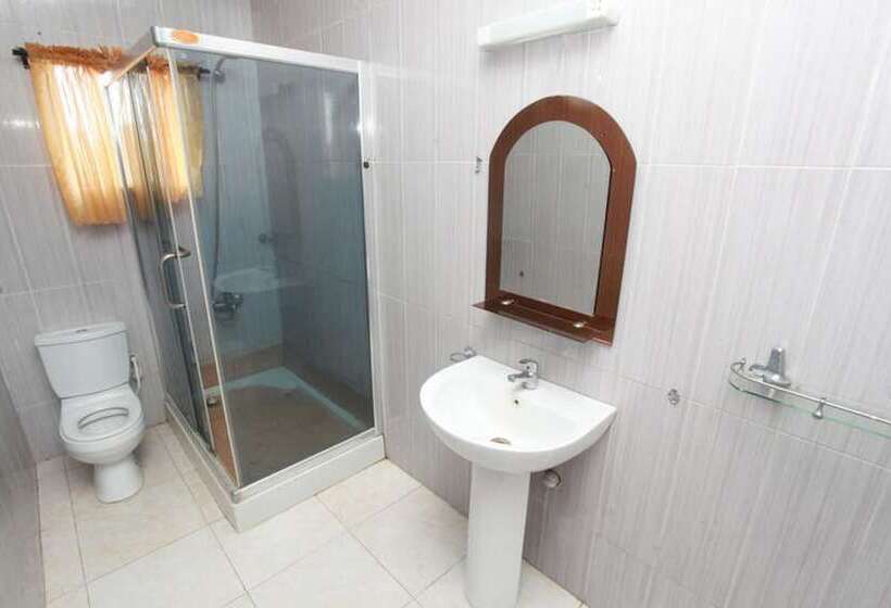 Carleton Hotel & Suites