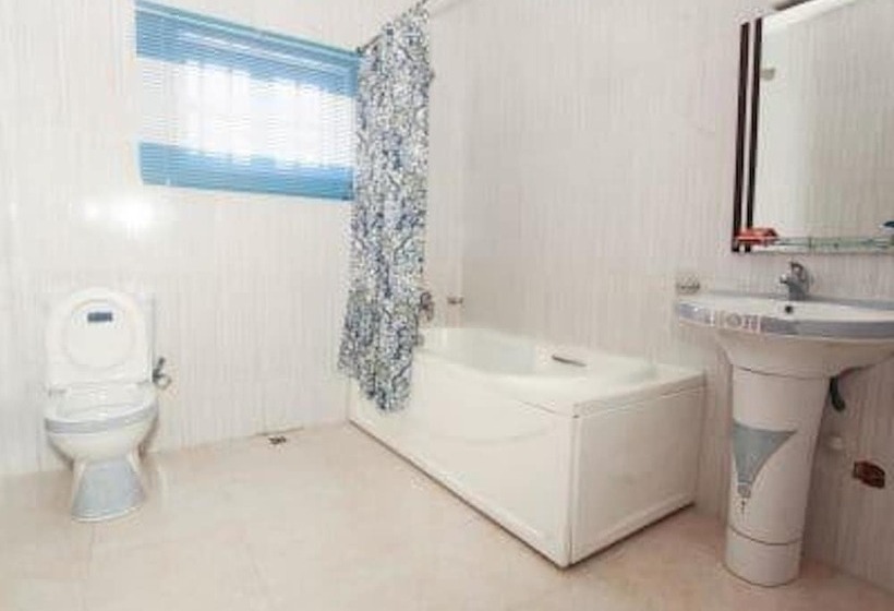 Carleton Hotel & Suites