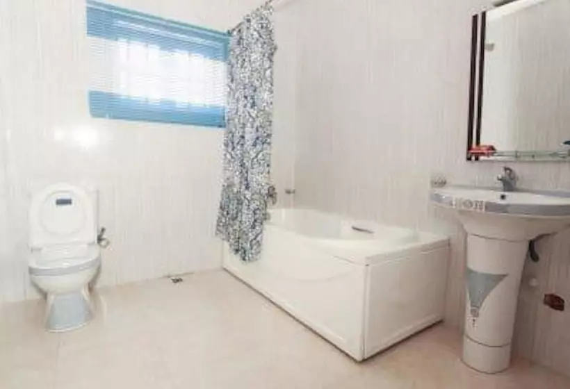 Carleton Hotel & Suites