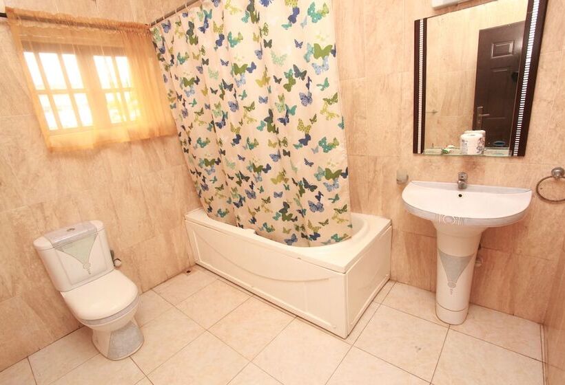 Carleton Hotel & Suites