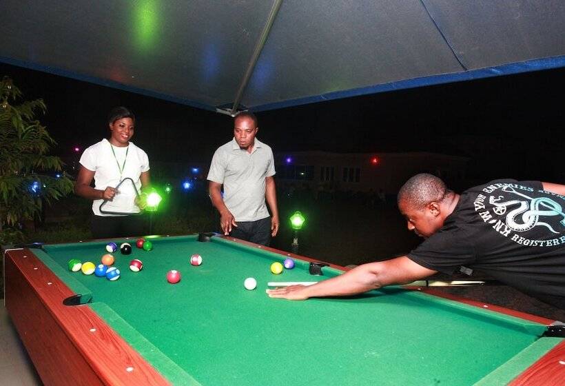 Carleton Hotel & Suites