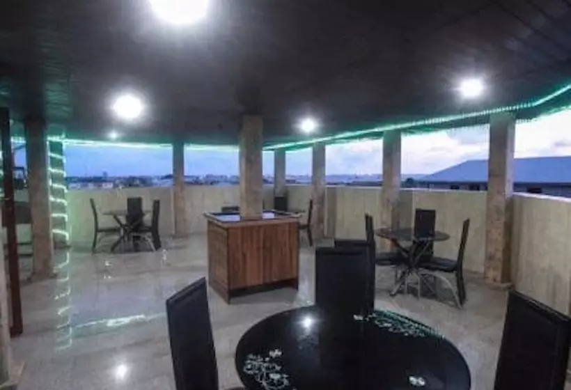 Carleton Hotel & Suites