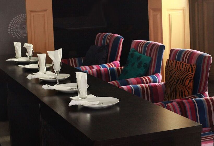 Carleton Hotel & Suites