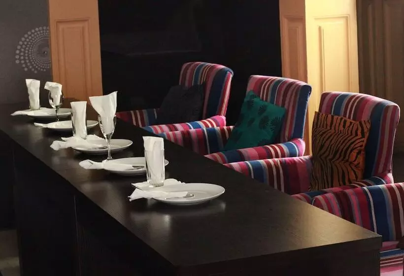 Carleton Hotel & Suites