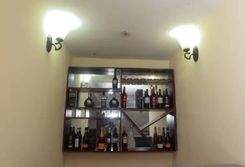 Carleton Hotel & Suites