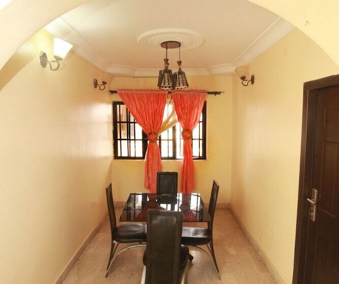 Carleton Hotel & Suites