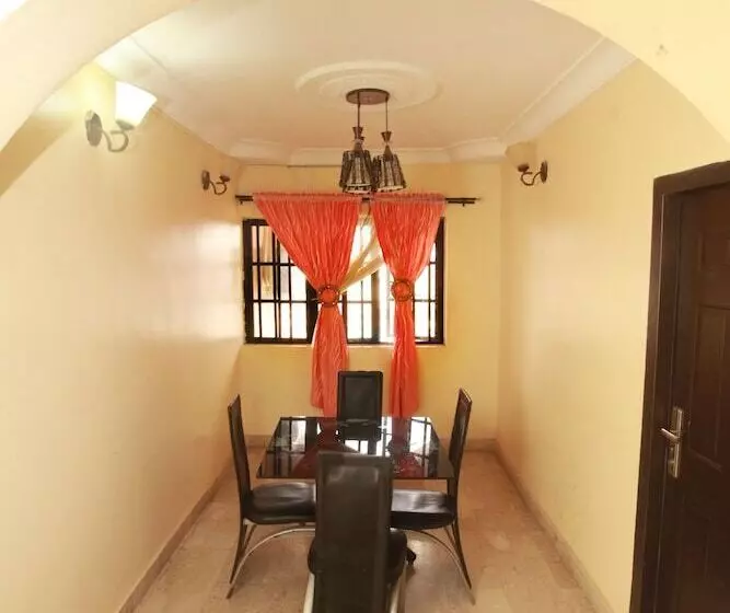 Carleton Hotel & Suites