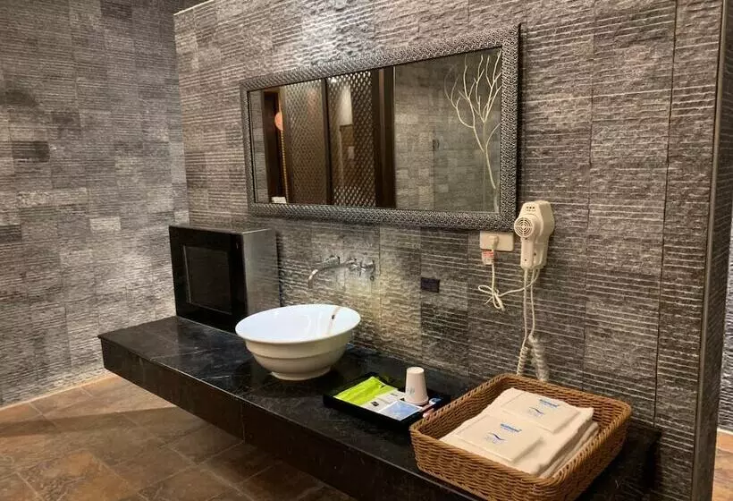 Her Home Spa Motel Douliu
