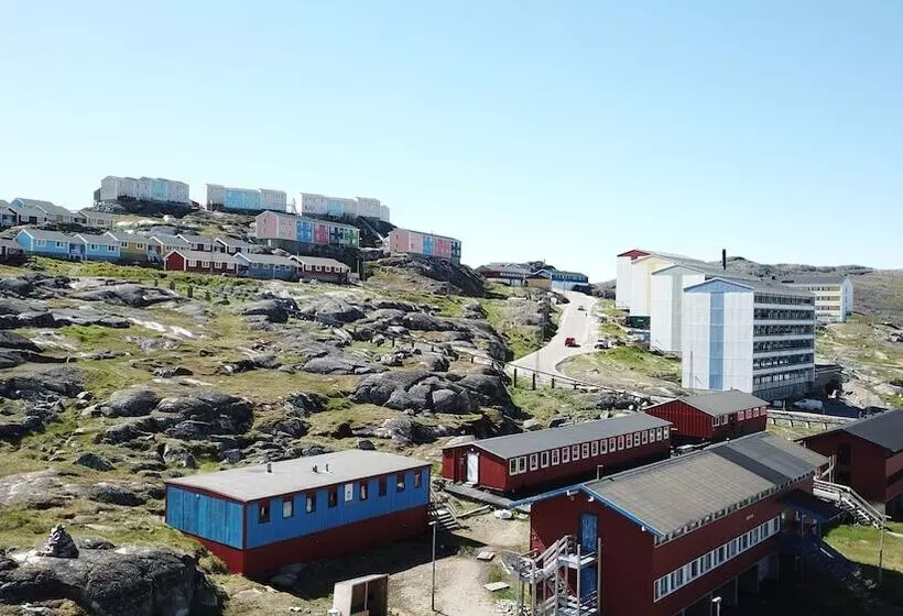 هتل Sulisartut Højskoliat