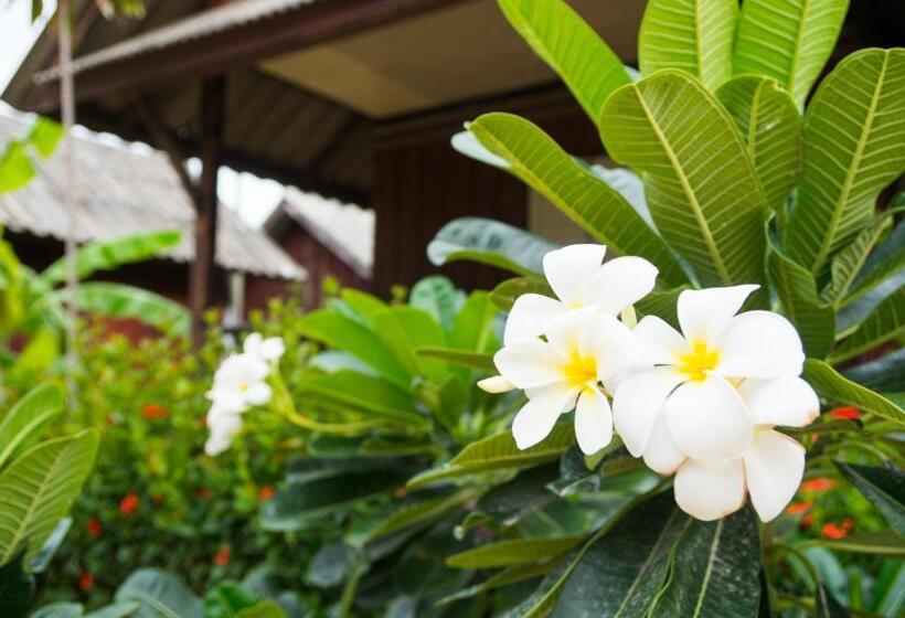 Hotel Weekender Bungalow