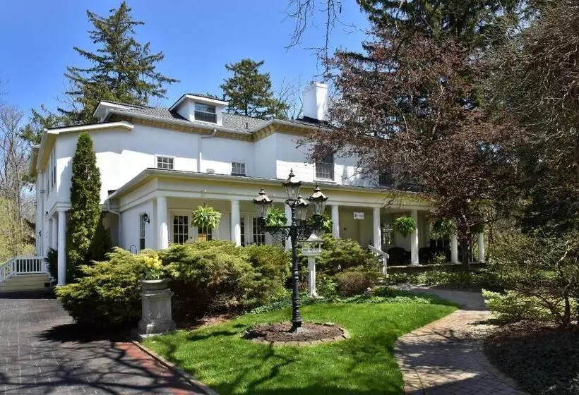 Brockamour Manor Bed And Breakfast