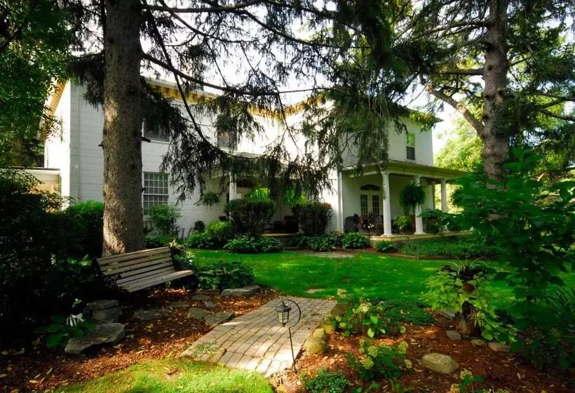 Brockamour Manor Bed And Breakfast